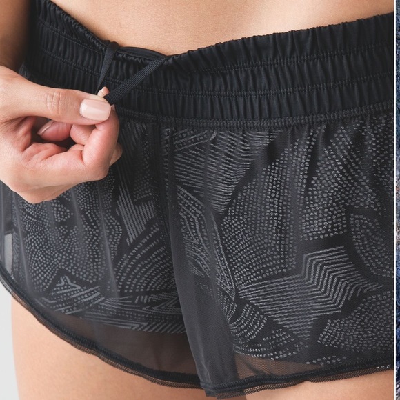 LIKE NEW! Lululemon City Sky Run By Short - Picture 2 of 15